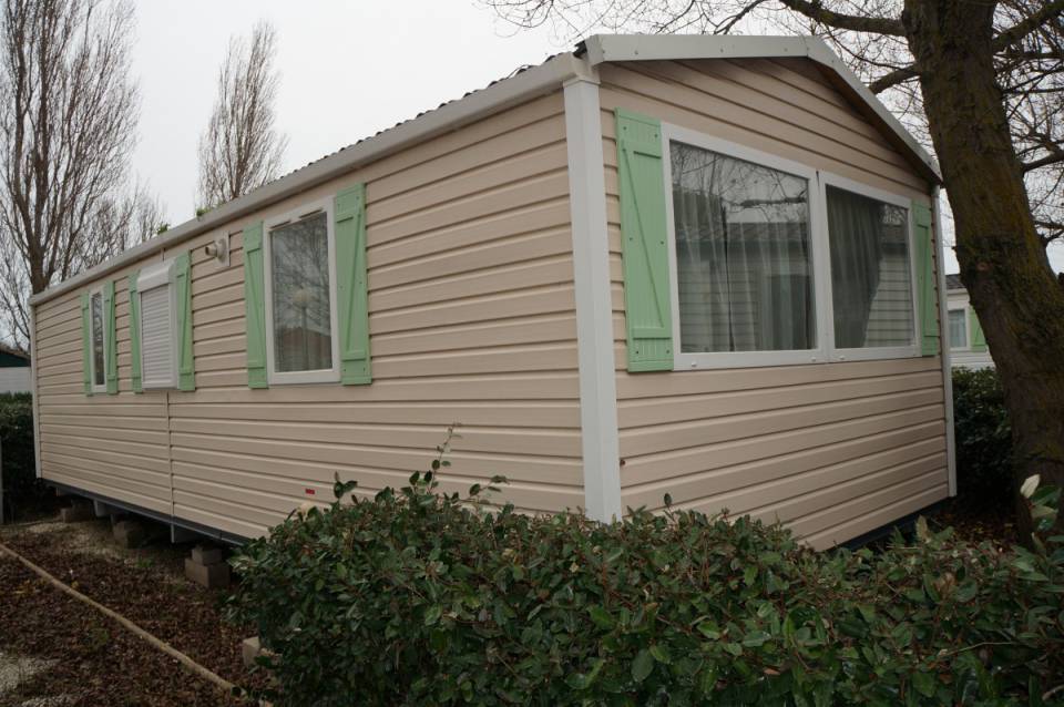 Vue extérieur de côté du mobil home IRM Saphir panoramique 2011