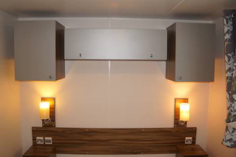 Meuble pont dans la suite parentale du mobil home IRM Saphir panoramique 2011