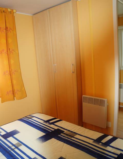 Rangements chambre parentale du mobil home IRM Super Constellation Confort 2006