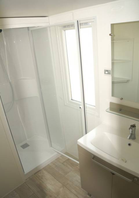 salle de bain du mobil home irm super titania régular 2015