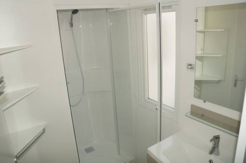 salle de bain 2 du mobil home irm super titania régular 2015