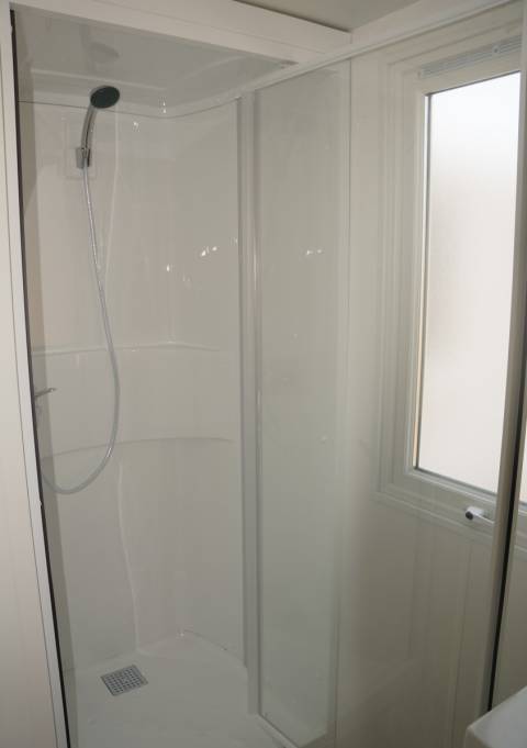douche du mobil home irm super titania régular 2015