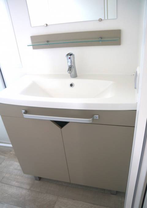 vasque et rangements du mobil home irm super titania régular 2015