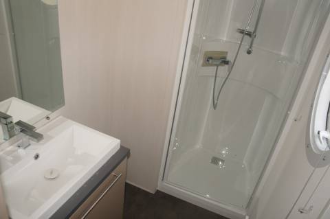 salle de bain du mobil home ohara 830 résidentiel 2015