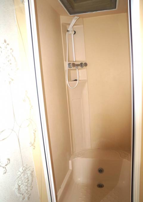 douche du mobil home abi eurosite 1995