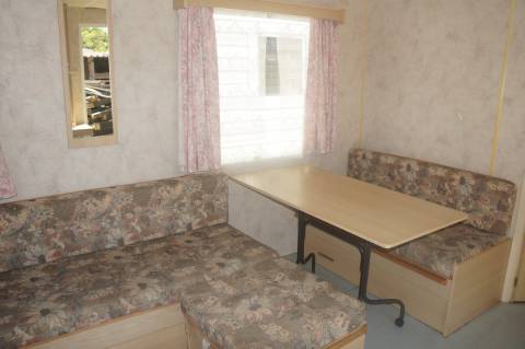 salon et coin repas du mobil home willerby keycamp 1993