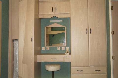 Penderie et coiffeuse du mobil home occasion Cosalt Excellence 2008