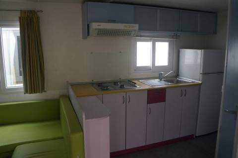vue d'ensemble de la cuisine du mobil home Sun Roller Eva Océanic 2007