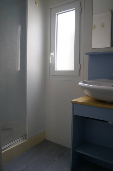 la salle de bains du mobil home Sun Roller Eva Océanic 2007