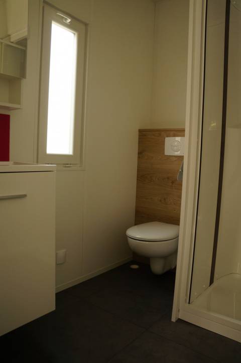 la salle de bain enfant du mobil home neuf Louisiane Taos 2015