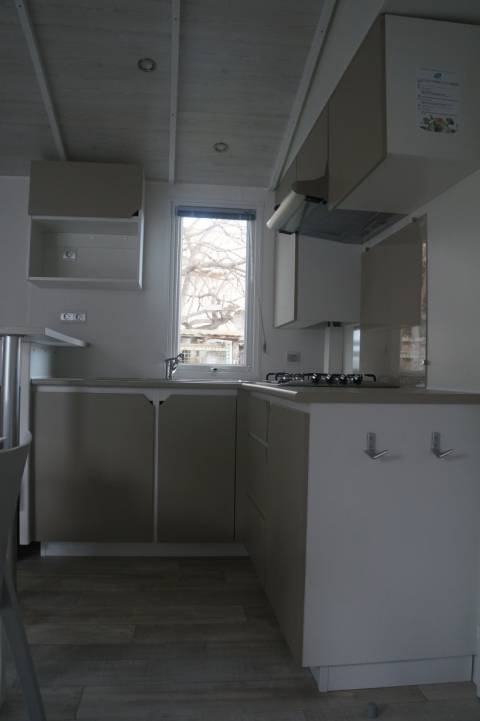 la cuisine du mobil home neuf IRM Super Titania Regular 2 chambres 2016