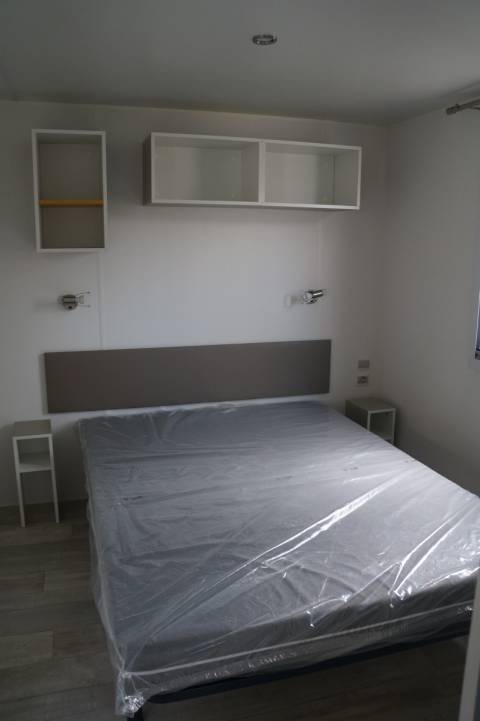la chambre parentale du mobil home neuf IRM Super Titania Regular 2 chambres 2016