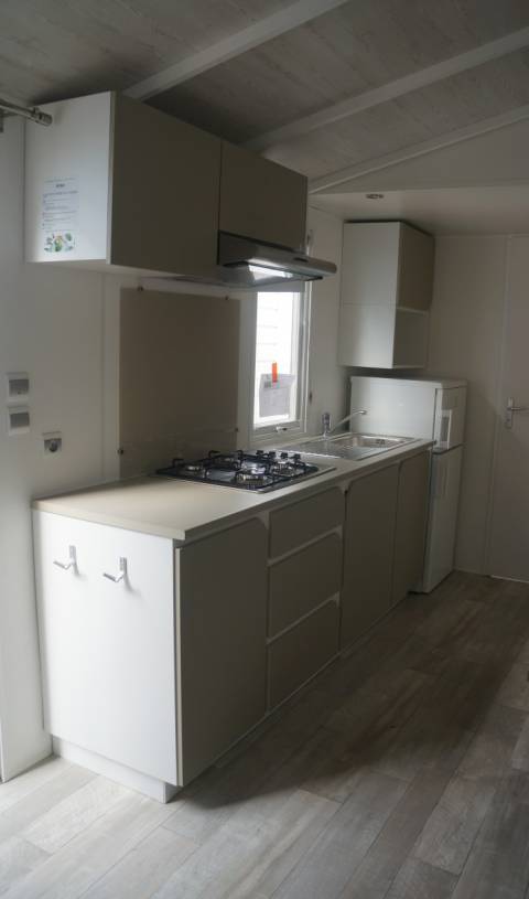 vue d'ensemble cuisine du mobil home neuf IRM Super Mercure 2 chambres 2016