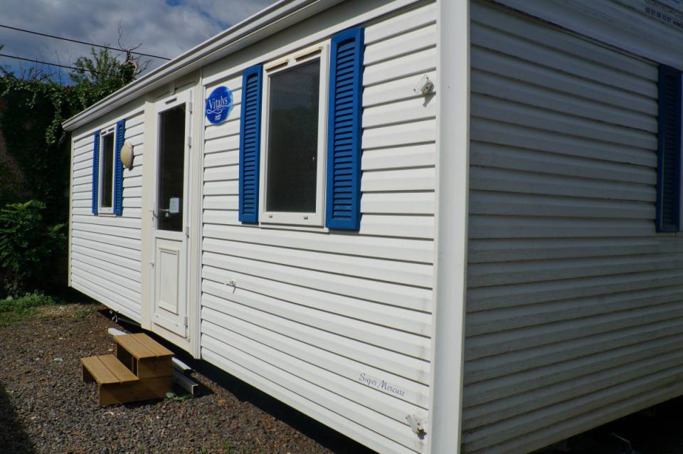 côté du mobil home occasion IRM Super Mercure Standard 2003