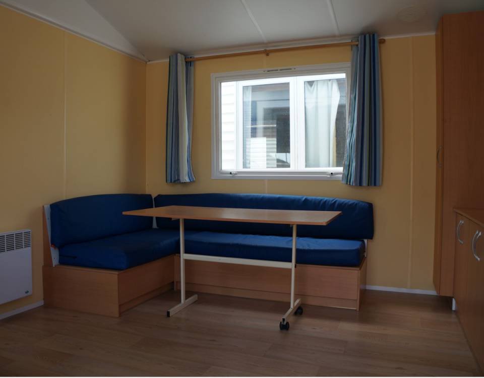 pièce à vivre du mobil home occasion IRM Super Mercure Standard 2003