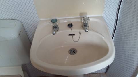 Lavabo beige rosé  mobil home occasion ABI Montrose 