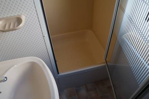 douche avec porte vitrée du mobil home d'occasion ABI Montrose 8.50m