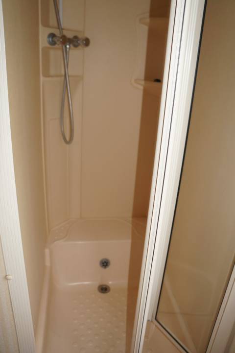 Douche avec porte vitrée mobil home occasion WILLERBY Gold 2001