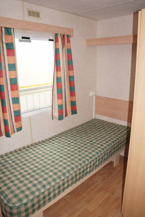 Chambre 1 lit enfant mobil home occasion WILLERBY Granada28 2 chambres