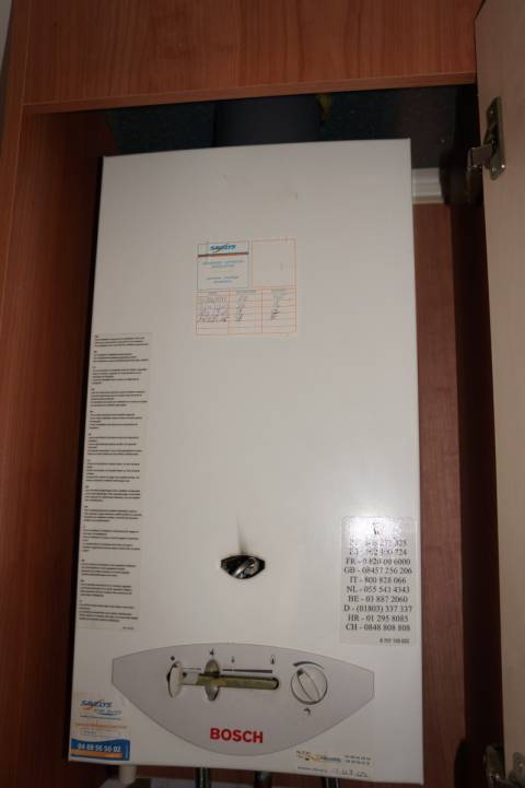 Chauffe eau masqué mobil home occasion ROLLER 705 avec terrasse intégrée