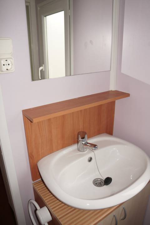 Lavabo avec meuble mobil home occasion ROLLER 705 avec terrasse intégrée