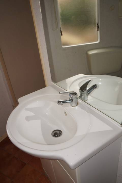 Lavabo avec miroir et meuble mobil home WILLERBY 8.50 1995