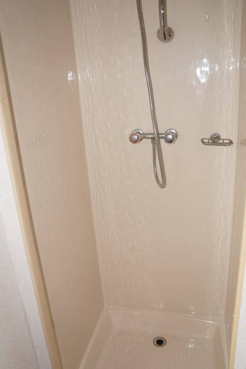 Douche avec rideau mobil home WILLERBY 8.50 1995