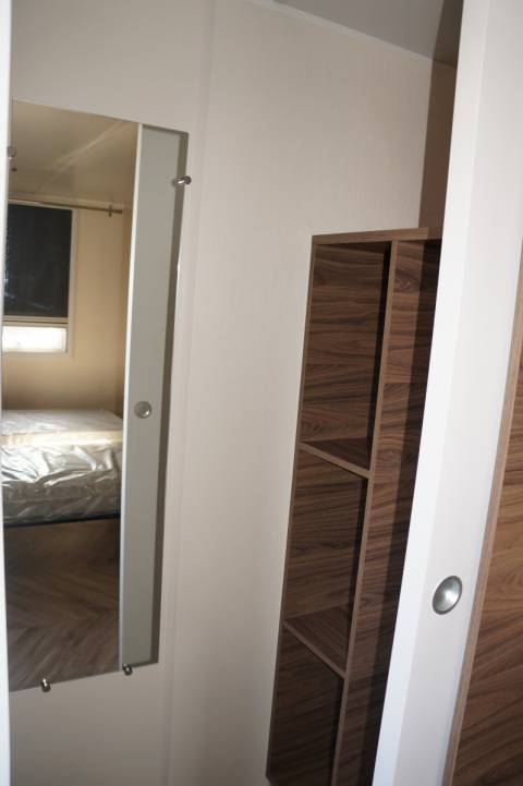Dressing penderie chambre invités mobil-home IRM Hampton 2 chambres