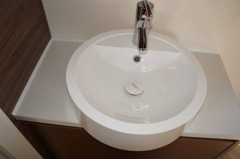 Vasque avec rangements salle de bain mobil-home IRM Hampton 2 chambres