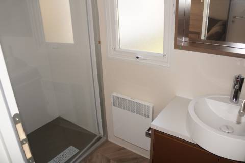 Salle d'eau mobil-home IRM Long Island 2 chambres 2017