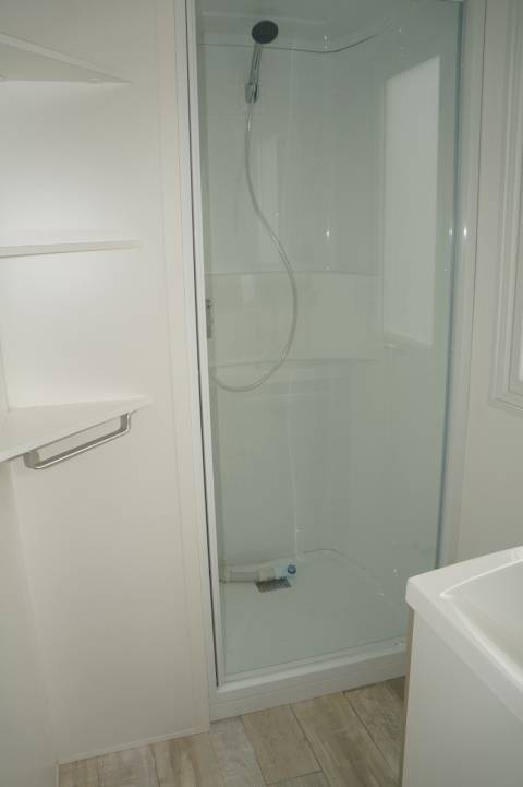 Salle d'eau mobil-home IRM Super Mercure Riviera 2017