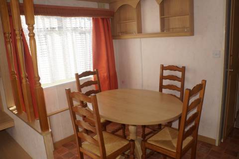 Salle à manger mobil-home occasion BK Blue Bird Super Caprice