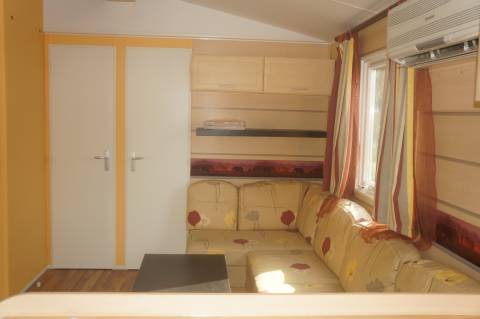Salon vue cuisine mobil-home occasion IRM Super Constellation Confort
