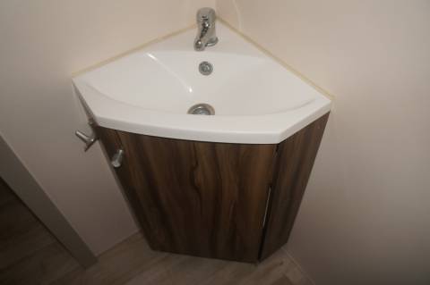 Le lavabo des toilettes du Mobil-Home d'occasion IRM Saphir Panoramique 2011