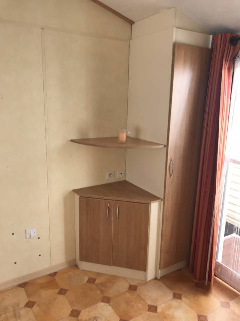 Le meuble TV du salon Mobil-Home d'occasion IRM Super Mercure Provence 2001