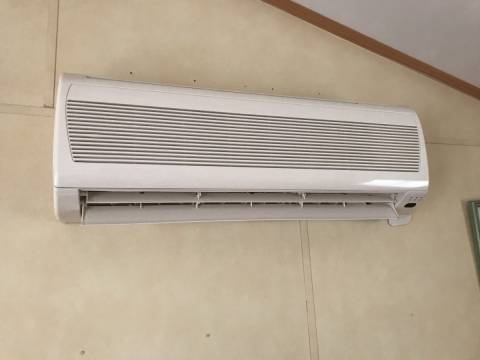La climatisation du Mobil-Home d'occasion IRM Super Mercure Provence 2001