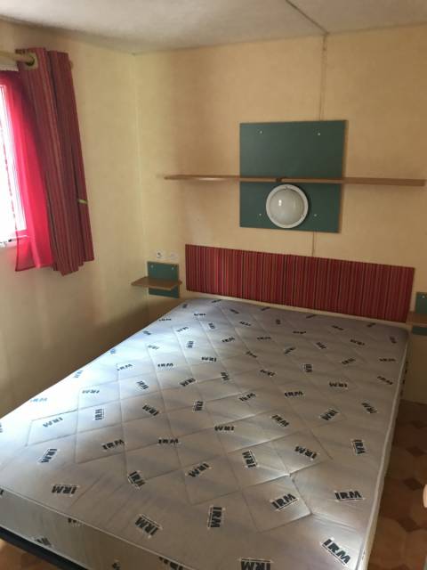 La chambre parentale du Mobil-Home d'occasion IRM Super Mercure Provence 2001