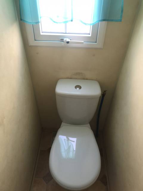Les toilettes du Mobil-Home d'occasion IRM Super Mercure Provence 2001