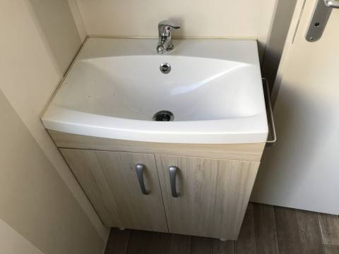 L'évier de la salle de bain du Mobil-home d’Occasion IRM Super Cordelia 3 chambres 2010