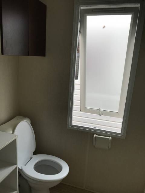 Les WC de la salle de bain des parents du mobil-home d’occasion O'Hara 834 2s 2007