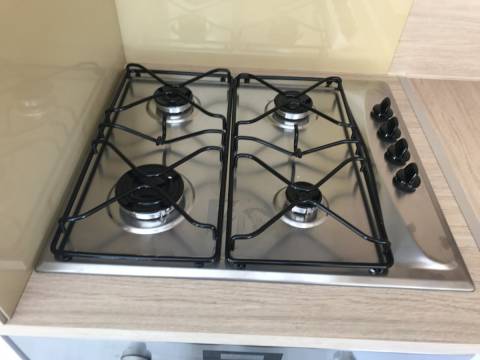 Les plaques de cuison gaz de la cuisine du mobil-home Louisiane Taos F5 2017