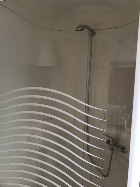 La douche de la salle de bain du mobil-home d’occasion IRM Titania 2006