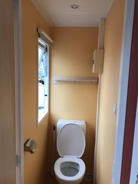 Les toilettes du mobil-home d’occasion IRM Titania 2006