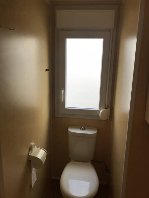Les toilettes du mobil home Sun Roller Family 2005