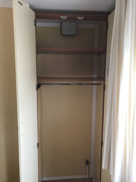 Placard chambre des parents du mobil home Sun Roller Family 2005