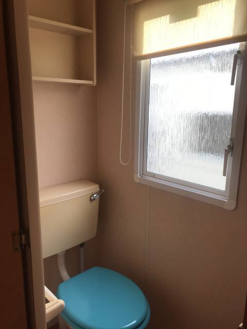 Les toilettes du Mobil Home d'occasion ATLAS Sahara 2003