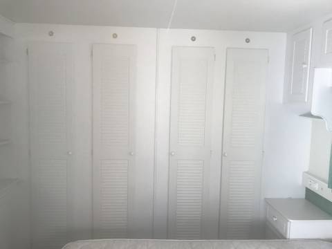 Le placard de la chambre parentale du mobil home Benimar