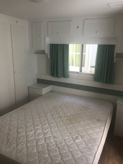 La chambre parentale du mobil home Benimar