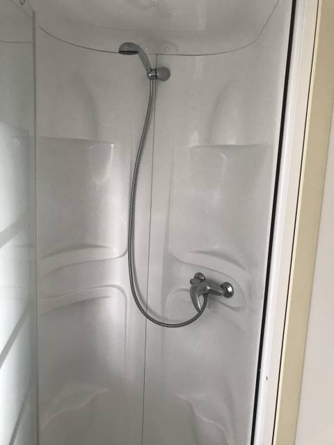 Cabien de douche de la salle de bain du mobil home o'hara o'phea 784 3 chambres 2007