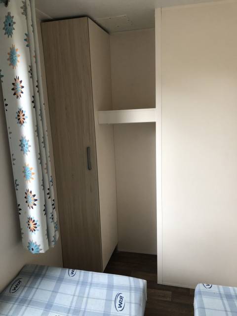 Armoire chambre enfants mobil home d'occasion IRM Super Mercure Famille 2012